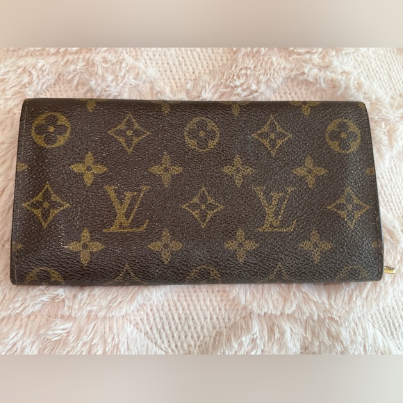 Authentic LOUIS VUITTON Sarah wallet in Monogram canvas - Picture 3 of 16